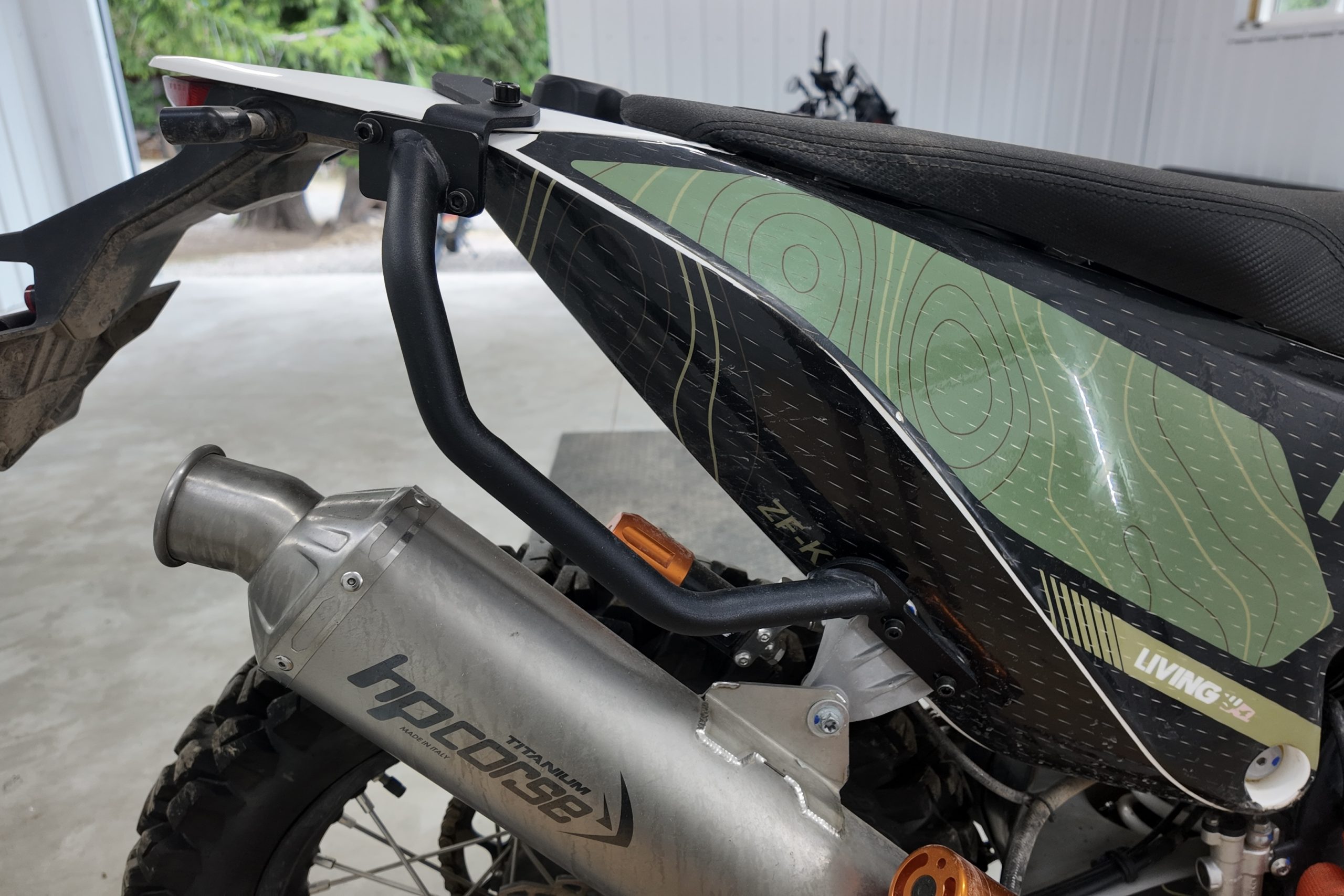 default Kove 450 Rally – Rackless Luggage Support - Image 6