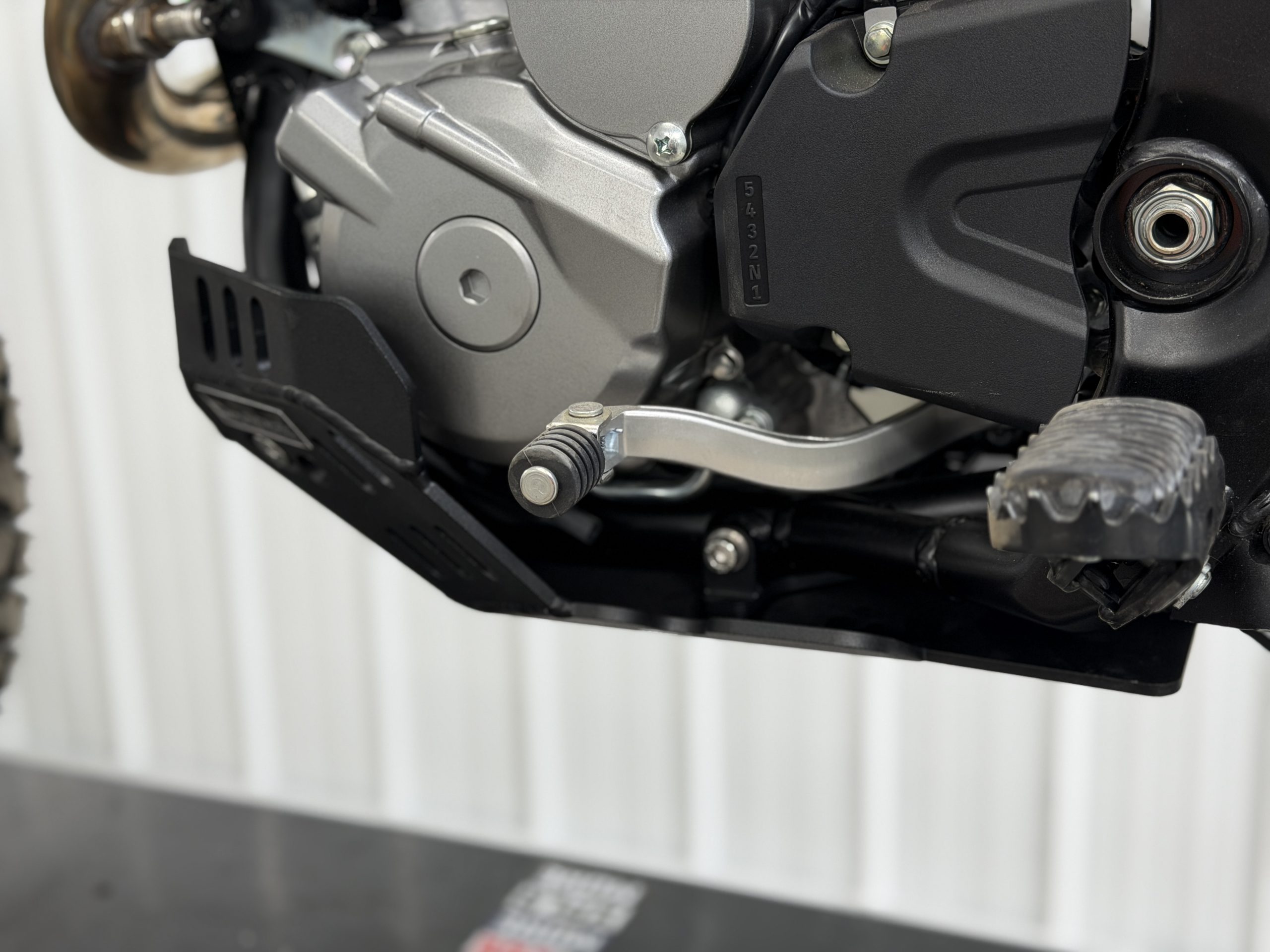 Suzuki DR-Z4S – Skid Plate – Outback Motortek Canada