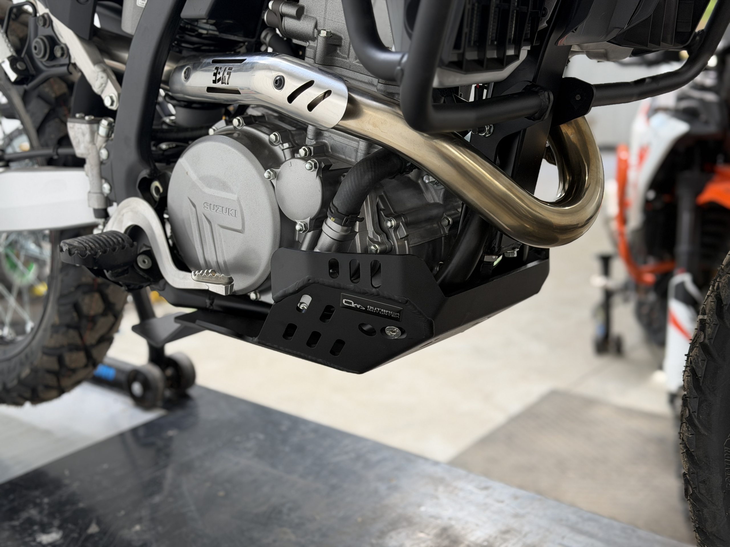 Suzuki DR-Z4S – Skid Plate – Outback Motortek Canada